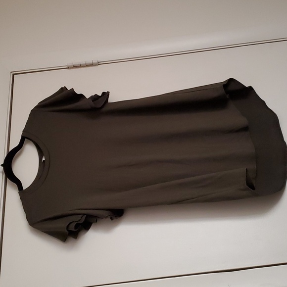 *NWT* olive green flutter sleeves top - Picture 2 of 13